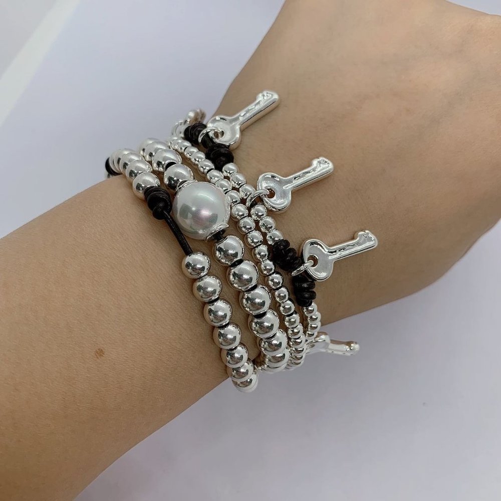 UNO DE 50 BRACELET / EN TU CASA ON EN LA MIA / leather peals